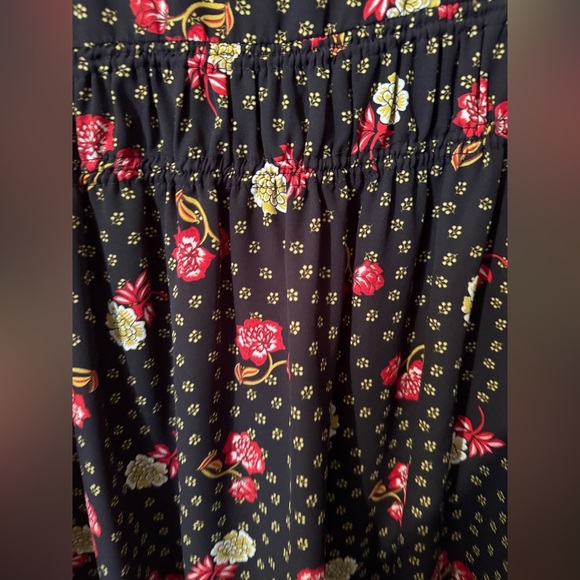 Floral Sleeveless Blouse - Picture 4 of 5